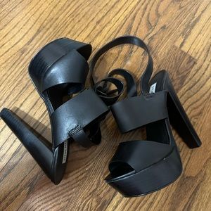 Steve Madden black pumps